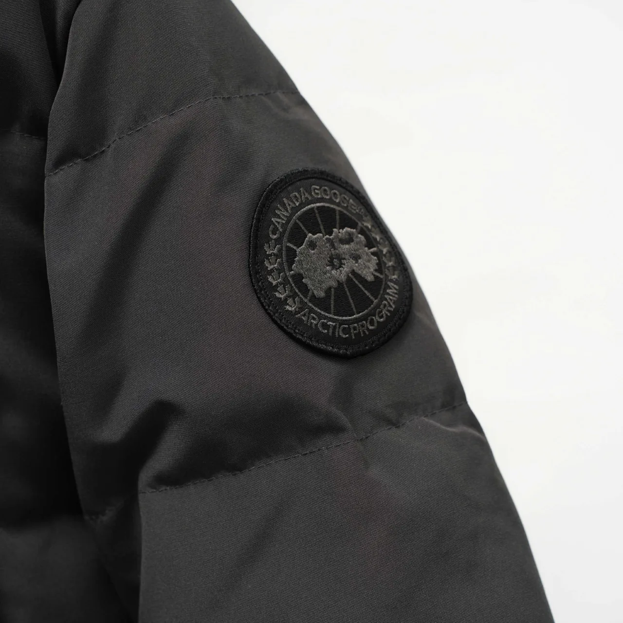 P740 CANADA GOOSE丨Canada Goose 29 New 2048 Hairless Collar Hooded Down Jacket Color: Graphite Black Label Size: XS-XXL